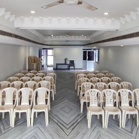 Hotel Aarathy Maduraj Zewnętrze zdjęcie