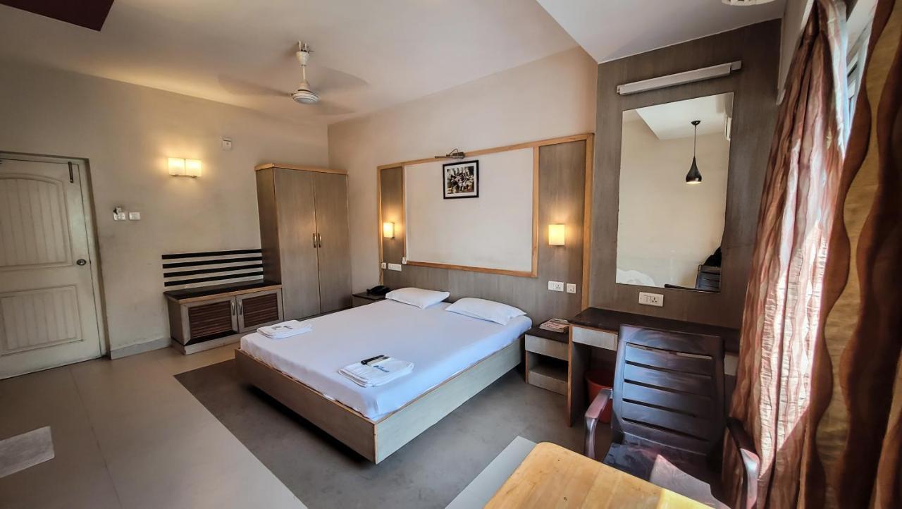 Hotel Aarathy Maduraj Zewnętrze zdjęcie
