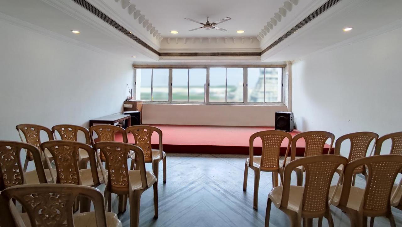 Hotel Aarathy Maduraj Zewnętrze zdjęcie