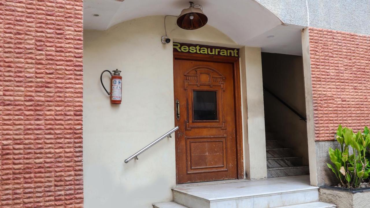 Hotel Aarathy Maduraj Zewnętrze zdjęcie