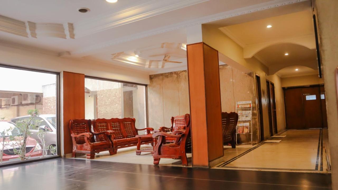 Hotel Aarathy Maduraj Zewnętrze zdjęcie